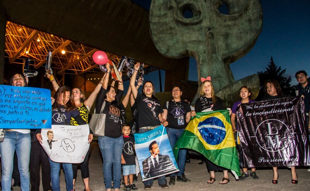 “Esperemos que le llegue este mensaje, que no se desanime”, dijo Víctor Manuel, de 40 años, que tenía boleto para el show del 19 de noviembre. FOTO: YADÍN XOLALPA / EL UNIVERSAL