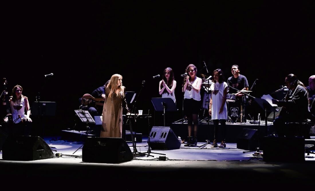 La cantante de blues y jazz presentó su repertorio en el Teatro de la Ciudad Esperanza Iris (BERENICE FREGOSO. EL UNIVERSAL)