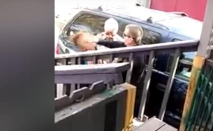 Investigan a policía de Arizona por golpear a mujer en el rostro 