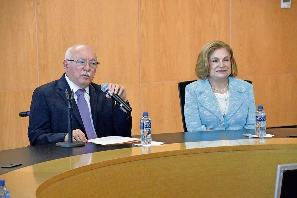 El titular de la Auditoría Superior de la Federación, David Colmenares Páramo, presentó a la extitular de la Función Pública y ex procuradora General, Arely Gómez González, como la nueva auditora especial de Desempeño, en sustitución de Agustín Caso Raphael. Foto Especial