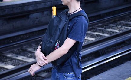 Videos y testimonios confirman que joven aventó a mujer a las vías del Metro y también se arrojó: Batres