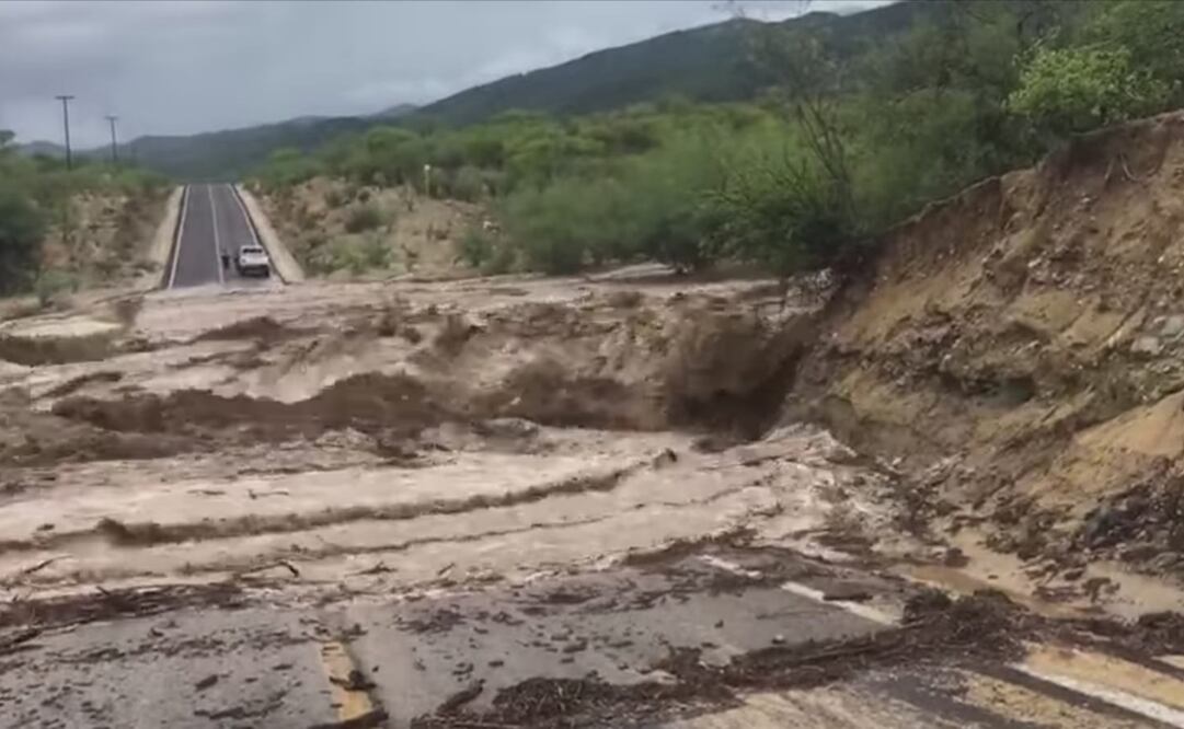 La tarde de este miércoles se registraron fuertes tormentas eléctricas, algunas interrupciones del servicio de energía e importantes escurrimientos que han ocasionado la interrupción del tránsito vehicular. Foto: cortesía Adriana Márquez