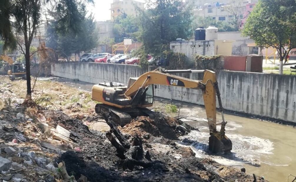 La limpieza es fundamental para evitar la acumulación de basura que pueda provocar desbordamientos que en años anteriores han afectado a colonias. Foto: Especial
