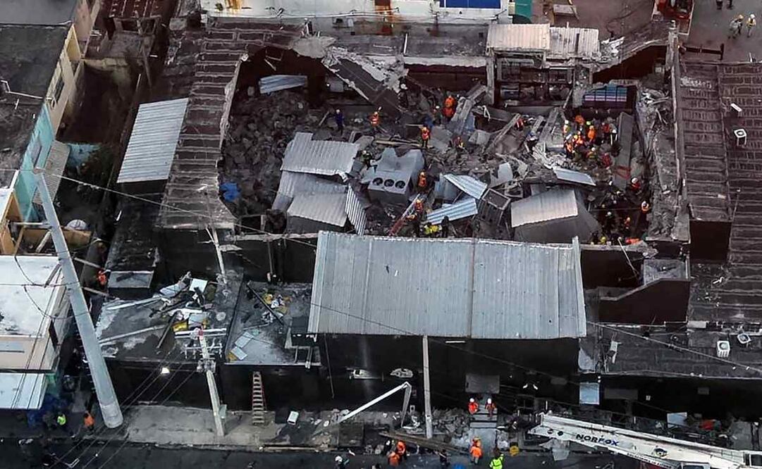 Imagen difundida por Prensa Servicio 911 que muestra una vista aérea de la discoteca Jet Set tras el derrumbe de su techo, en Santo Domingo, el 8 de abril de 2025. El martes, los rescatistas se apresuraron a encontrar sobrevivientes entre los escombros de una discoteca de República Dominicana, donde al menos 27 personas murieron y más de 150 resultaron heridas en el derrumbe del techo la madrugada. Foto: AFP