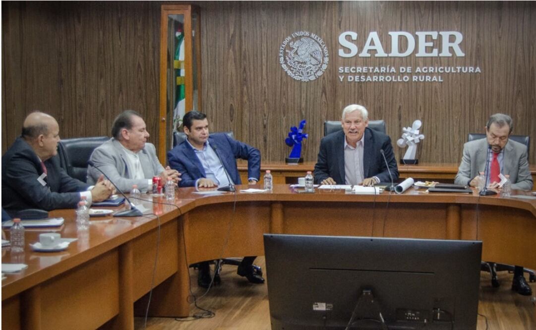 Denuncian que habrá despidos masivos en la Sader 