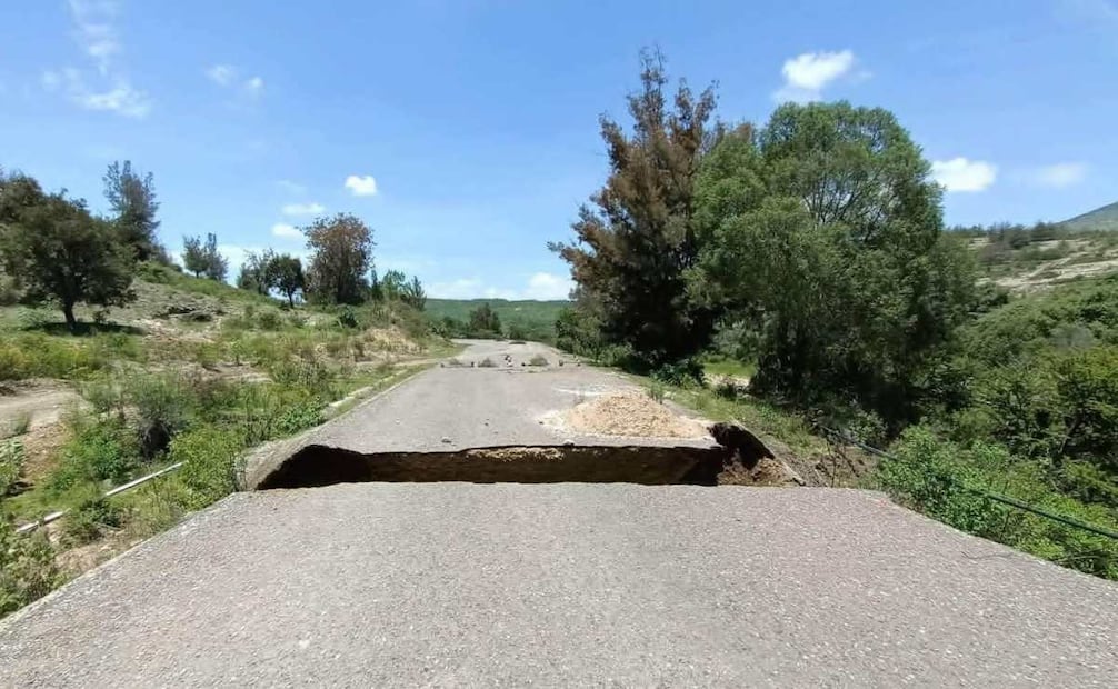 Ocho comunidades quedan incomunicadas en Coixtlahuaca, Oaxaca; colapsa puente por intensas lluvias.
Foto: Especial.