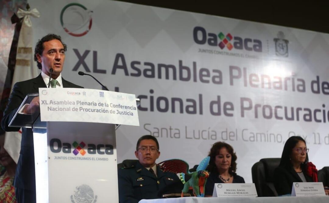 Elías Beltrán advirtió que para combatir la impunidad y la inseguridad en el país se requieren estrategias, no de personas. Foto: Twitter @PGR_mex