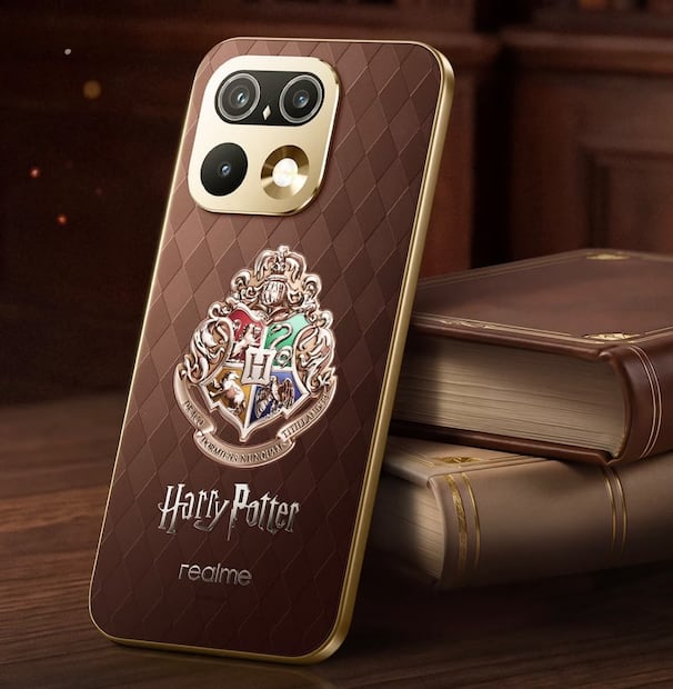 El celular de Harry Potter cambia de color con luz ultravioleta. Foto: Realme
