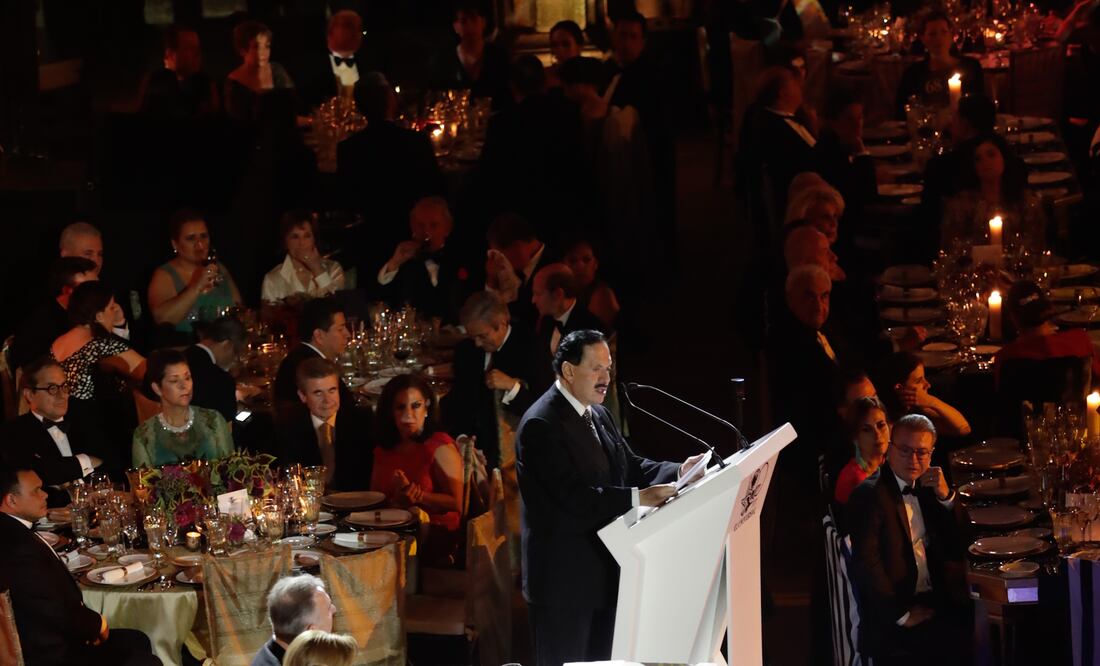 El Licenciado Juan Francisco Ealy Ortiz, presidente Ejecutivo y del Consejo De Administracion de EL UNIVERSAL durante su discurso en la cena de gala por los 100 Años de EL UNIVERSAL (IVAN STEPHENS)
