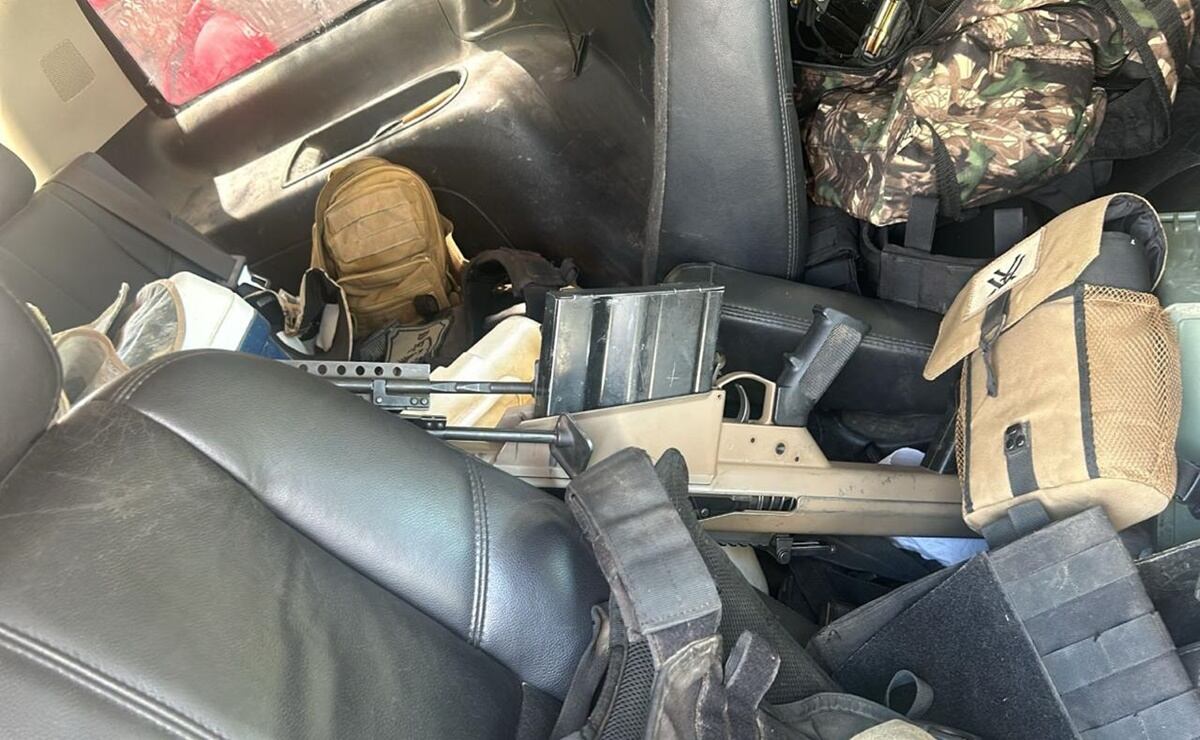 Decomisan armas de alto calibre, vehículos blindados y narcóticos durante cateo en Sonora. Foto: Fiscalía de Sonora y Guardia Nacional