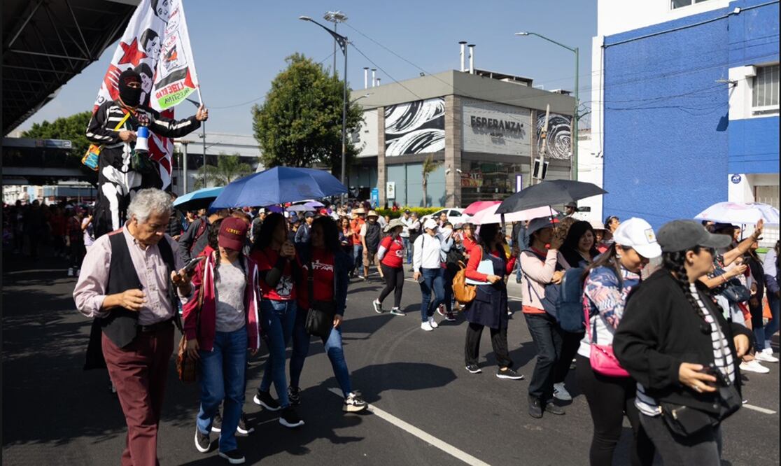 Maestros de la CNTE marchan por Calzada de Tlalpan rumbo a la SEP en la Ciudad de México, el jueves 3 de julio de 2025. Foto: Hugo Salvador/EL UNIVERSAL