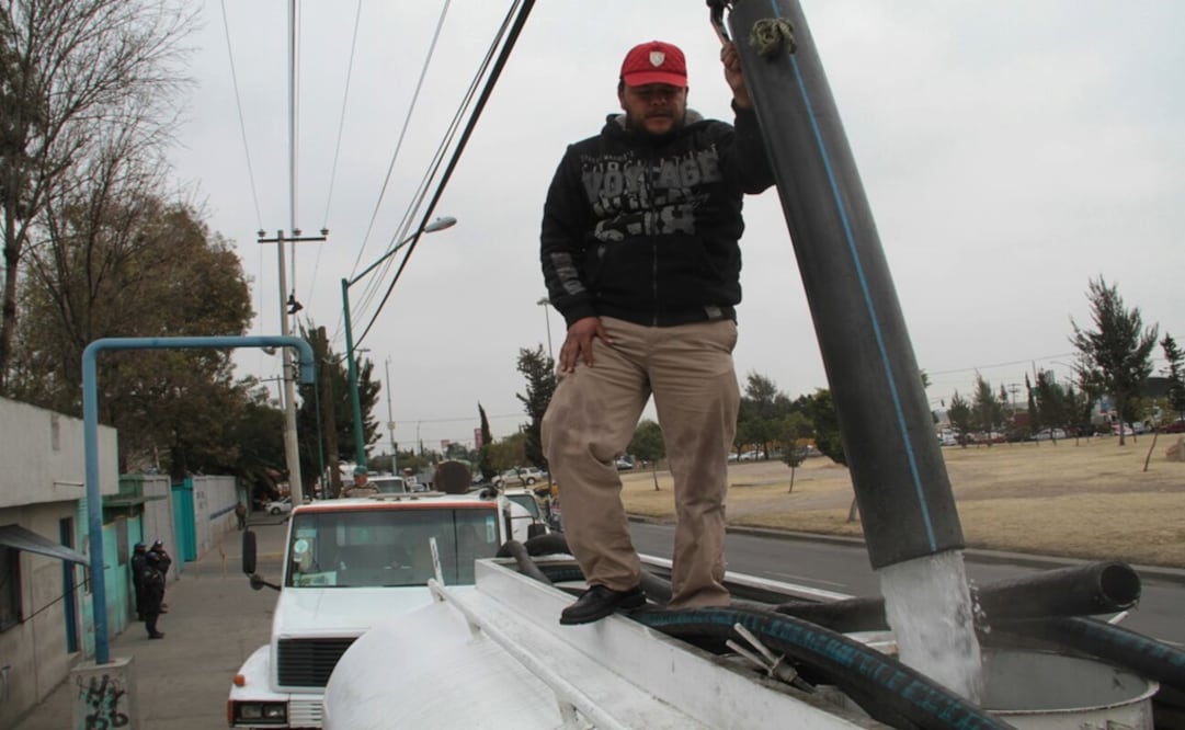 Ante el incremento de los costos de las pipas privadas en diversas zonas de la capital, Sheinbaum adelantó que hará una revisión de los costos de estos carros cisternas con el Sistema de Aguas de la Ciudad de México / Foto: Archivo