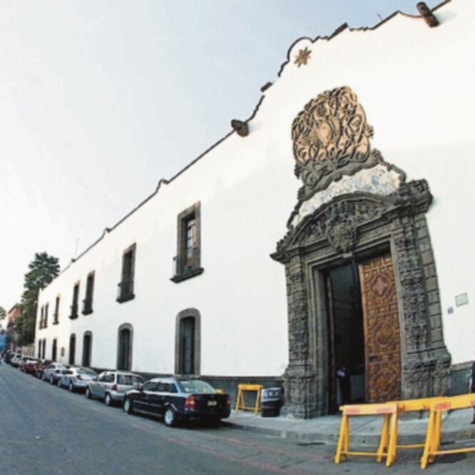 En la Universidad Obrera, trabajadores señalan que han laborado horas extras sin pago para cubrir funciones de compañeros despedidos. ARCHIVO EL UNIVERSAL