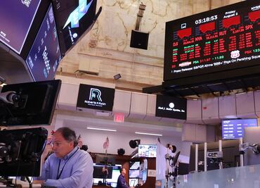 Lunes Negro: Wall Street se desploma en la apertura, con caídas de mil puntos en Dow Jones
