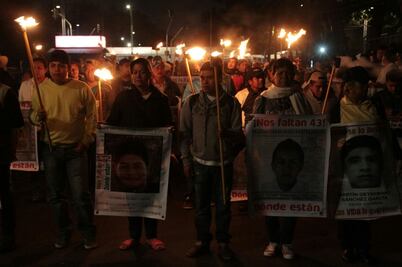 Marchan padres de los 43 por calles de Polanco