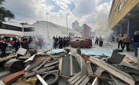 Enfrentamiento entre policías y encapuchados deja lesionados durante marcha antimundialista en Tlalpan; hay al menos 3 detenidos