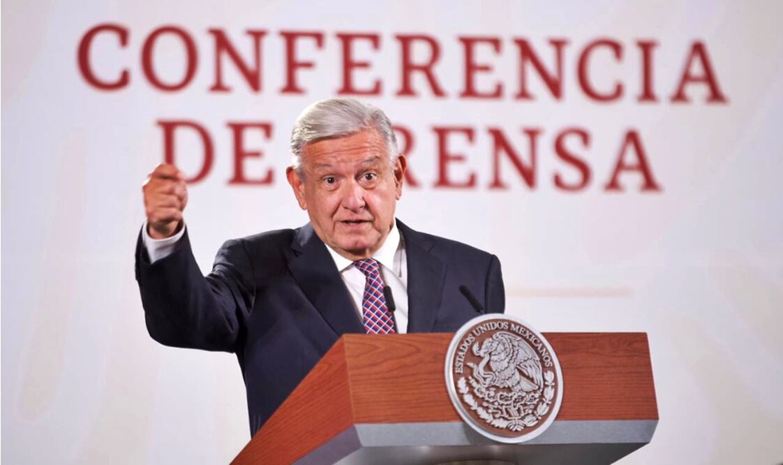 El presidente Andrés Manuel López Obrador acusó que en gobiernos pasados había una mafia tolerada en el robo de combustible que sumaban 80 mi barriles diarios. Foto: Germán Espinosa