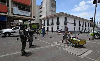 Atentado con bomba deja 7 muertos en Colombia; ataque ocurre en medio de ola de violencia