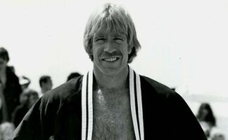Chuck Norris: del combate con Bruce Lee a convertirse en leyenda inmortal del cine de acción