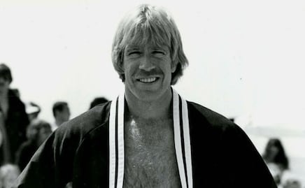 Chuck Norris: del combate con Bruce Lee a convertirse en leyenda inmortal del cine de acción