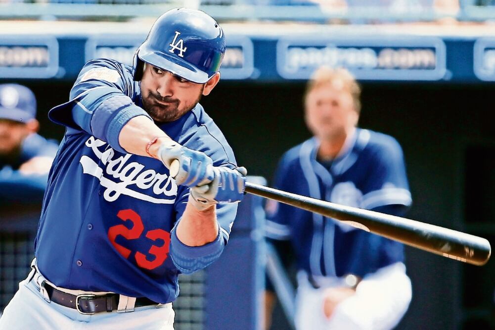 Adrián González se fue de 4-3, con tres carreras impulsadas (ROSS D. FRANKLIN. AP)