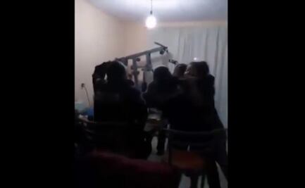 Exhiben en video a policías de Morelia supuestamente ebrios en una fiesta; uno lanza disparos