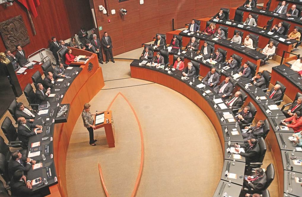 Esperan que la ley secundaria de disciplina financiera que se debatirá en el Congreso incluya alertas de sobreendeudamiento. Foto: ARCHIVO EL UNIVERSAL