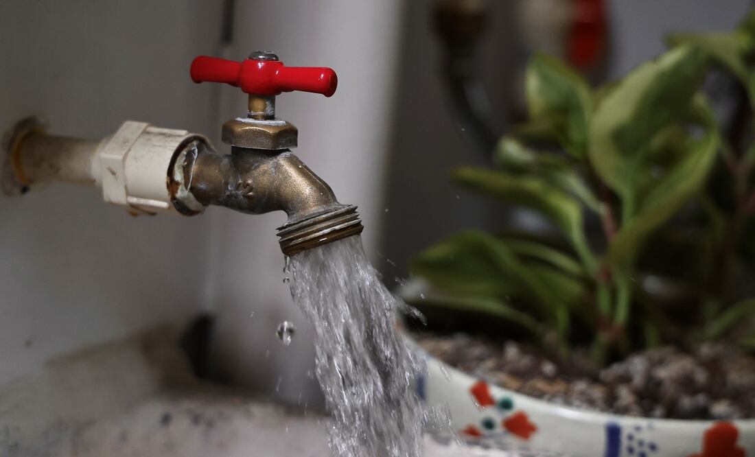 Uso de agua corriente en la CDMX. Foto: Berenice Fregoso El universal