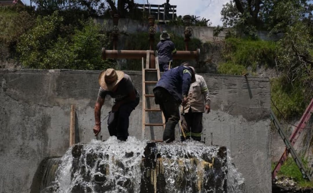 La Secretaría de Gestión Integral del Agua (Segiagua), dio a conocer que realiza trabajos de reparación complementaria a una fuga de agua. | Foto: Especial.