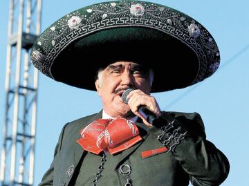 Hospitalizan a Vicente Fernández