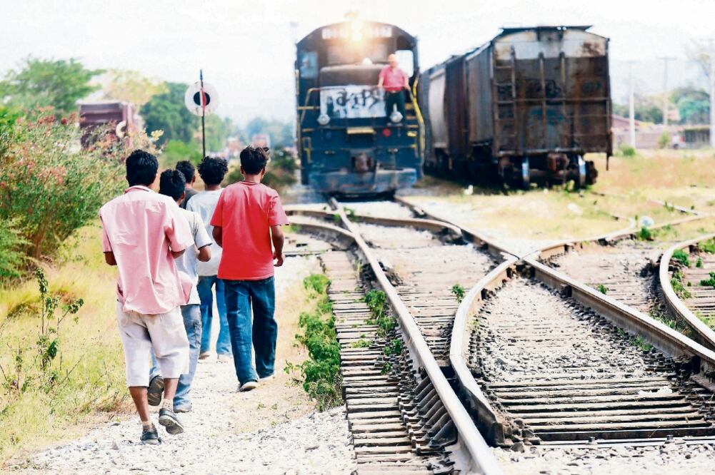 Las dirigencias del PRI y PAN se reunirán por separado con mexicanos radicados en EU y establecerán estrategias para evitar que sean deportados (ARCHIVO EL UNIVERSAL)