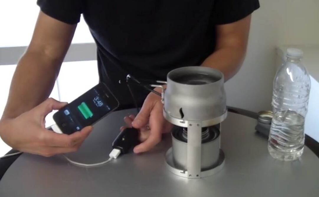 La vela dura aproximadamente seis horas, lo cual sería tiempo suficiente para cargar dos celulares. Foto: Captura