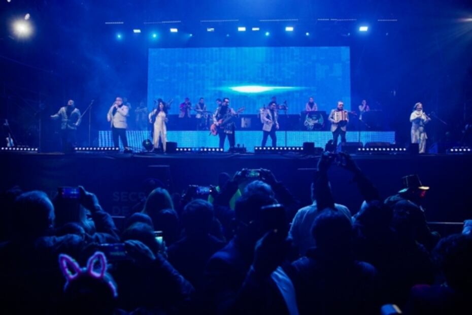 Inicia concierto de Los Ángeles Azules en Paseo de la Reforma