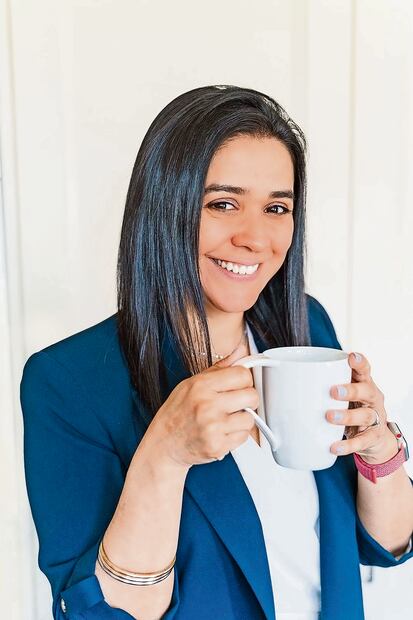 Katia Ramírez, en Londres, señala que quienes gobiernan afectan a todos. Foto: Especial