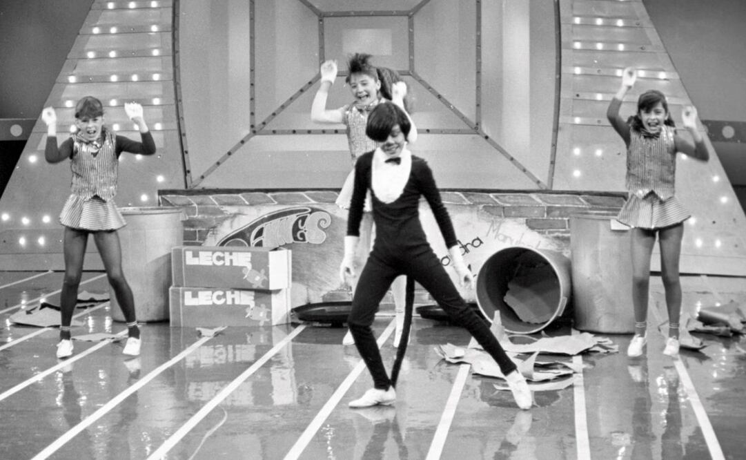 Grupo Tines interpretando la canción “Mi Gato”, 1984. El famoso concurso de Televisa lanzó éxitos musicales como “Vamos a Jugar”, “La Risa de las Vocales” o “Caballo de Palo”, aún conocidos en la actualidad. Foto: Archivo EL UNIVERSAL.