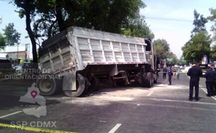 Choca camión contra tren en Marina Nacional