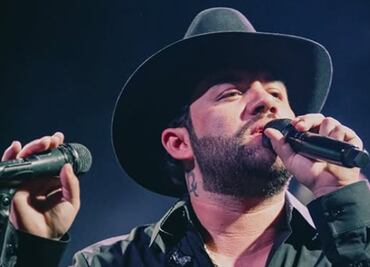 Luis R. Conriquez, agüitado, advirtió que ya no cantaría corridos; "hasta que corrieron los corridos", dijo