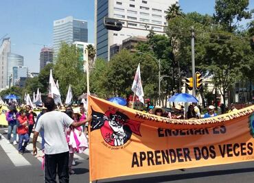 Campesinos protestan frente a Gobernación