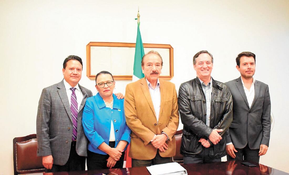 La entrega. La secretaria de Gobierno, Rosa Icela Rodríguez, hizo entrega de las iniciativas en materia de seguridad ayer al Congreso local. Foto: ESPECIAL