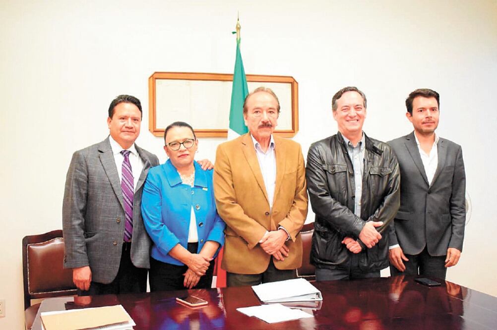La entrega. La secretaria de Gobierno, Rosa Icela Rodríguez, hizo entrega de las iniciativas en materia de seguridad ayer al Congreso local. Foto: ESPECIAL
