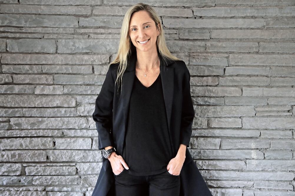 Francoise Lavertu explicó que la camioneta modelo X de Tesla puede recorrer hasta 470 kilómetros con una sola carga de energía (FOTOS: ALEJANDRA LEYVA. EL UNIVERSAL)