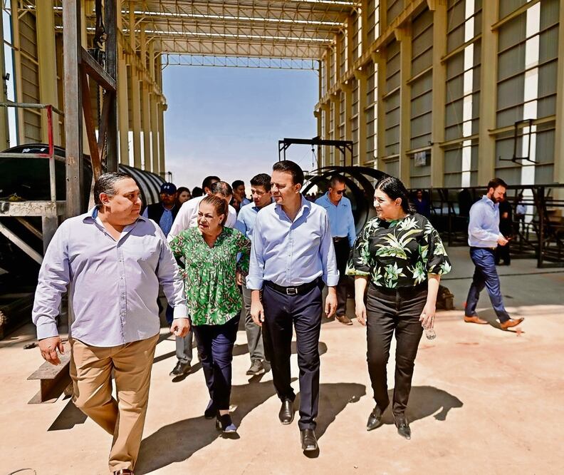 En el evento de inauguración estuvieron presentes el director de IPSE Remolques, Julio Ríos, y la alcaldesa de Gómez Palacio, Leticia Herrera. Foto: Especial