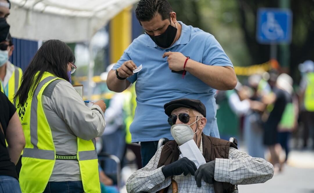 Se explicó que las dosis se aplicarán de acuerdo al intervalo de tiempo requerido en cada vacuna. Foto: Xinhua