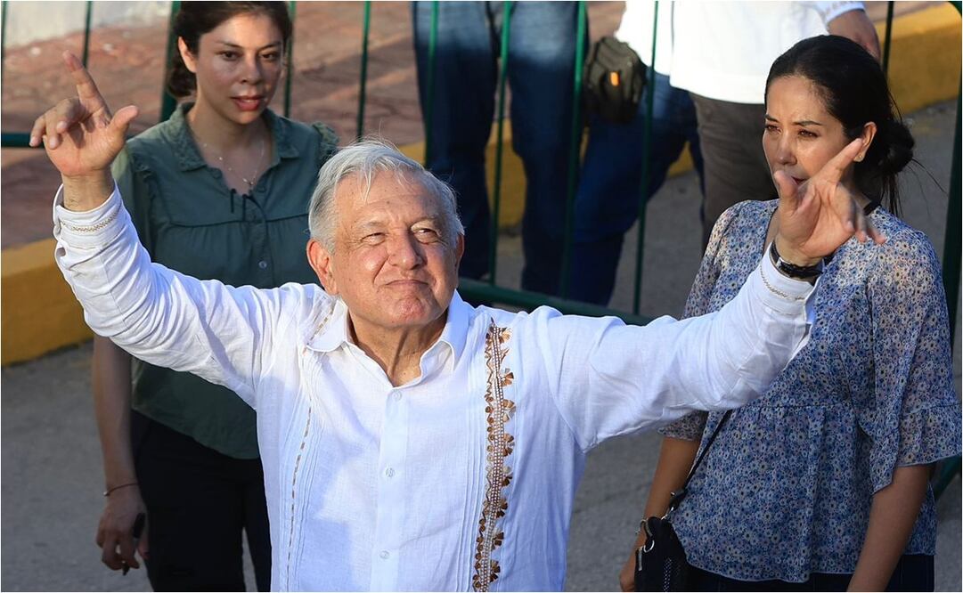 Andrés Manuel López Obrador, junto a Claudia Sheinbaum, visita Felipe Carrillo Puerto, Quintana Roo. Foto: Berenice Fregoso/EL UNIVERSAL