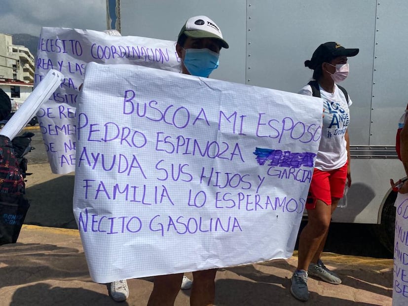 Familiares de capitanes y marineros desaparecidos, exigen a las autoridades la búsqueda de sus espososos, hermanos etc, los cuales desde el paso del huracán Otis desaparecieron. FOTO: Valente Rosas/ EL UNIVERSAL/