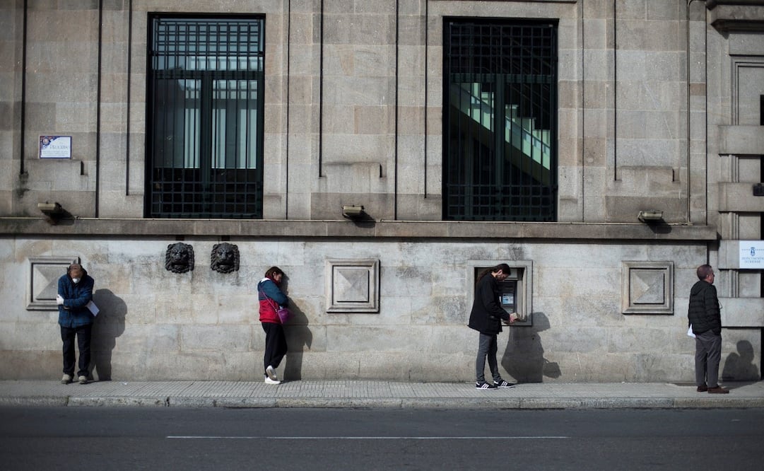 Aplicar la "sana distancia" es una de las medidas de prevención ante el Covid-19. Desde la antropología ya se ha estudiado la distancia entre humanos. Foto: EFE/ Brais Lorenzo, archivo