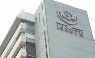 Anticorrupción sanciona a servidora del ISSSTE por 10 años; señala desvío de recursos de 913 mil pesos