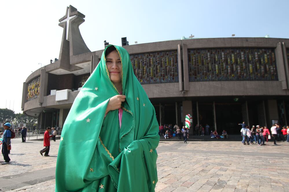 Tania Cázares de 25 años en la Basílica de Guadalupe