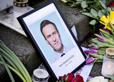 Autoridades rusas amenazan con enterrar a Navalny en la cárcel donde murió, según sus allegados