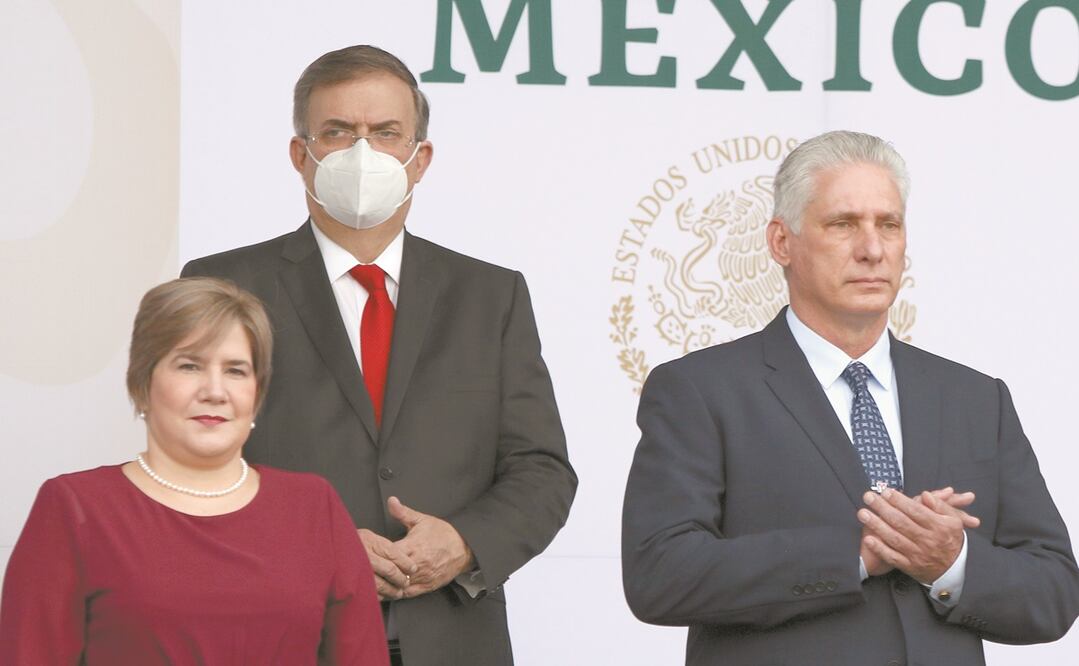 Ebrard, el que se mueve sí sale en la foto